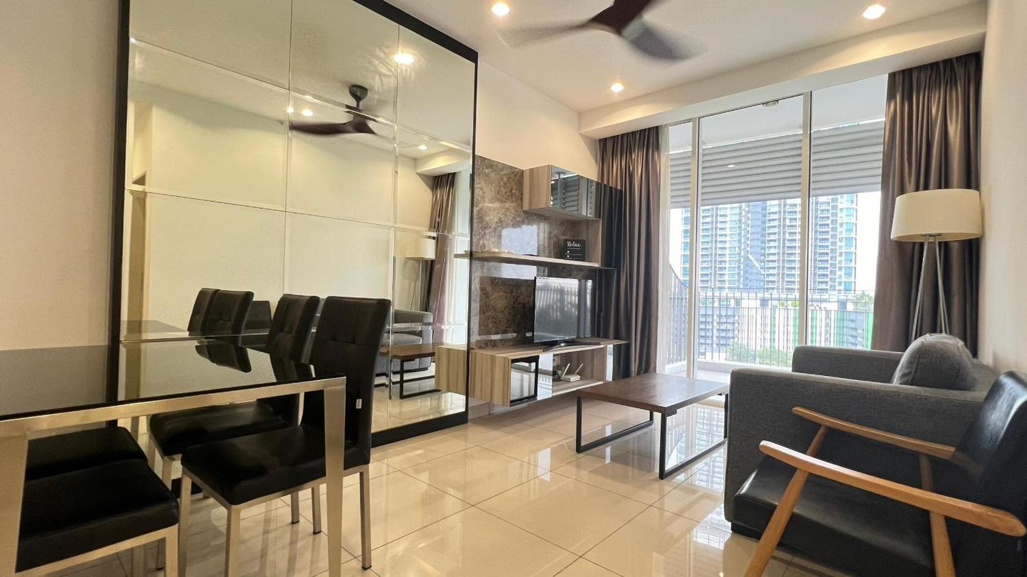 Encorp Marina ,bathtub 2br/6 Pax Apartment *