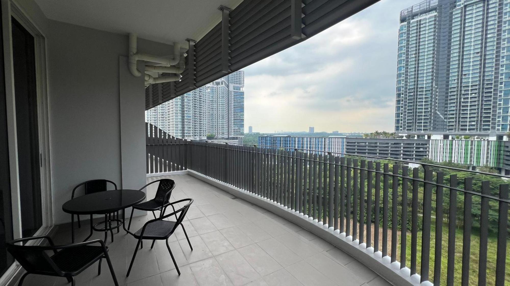 Encorp Marina ,bathtub 2br/6 Pax Apartment *